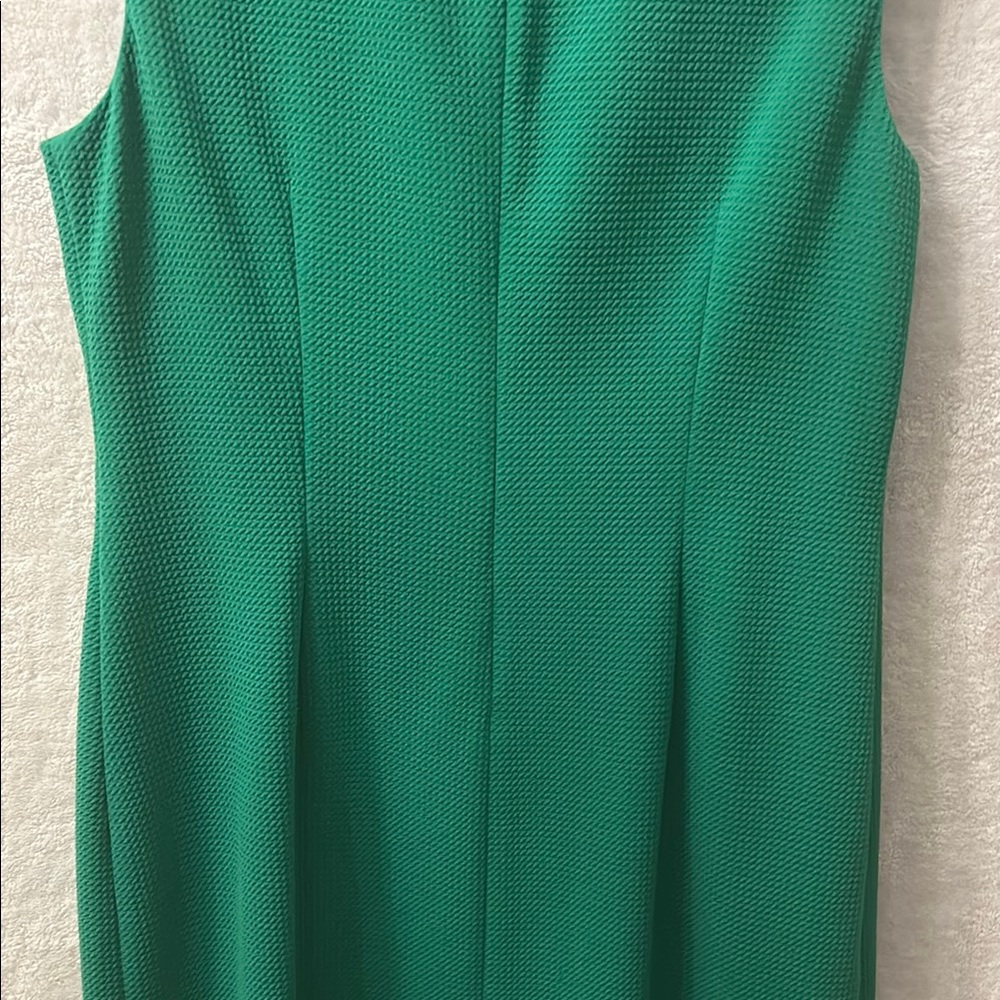 Elle Green & White Sheath Dress with Plunge Neckline - Picture 11 of 16